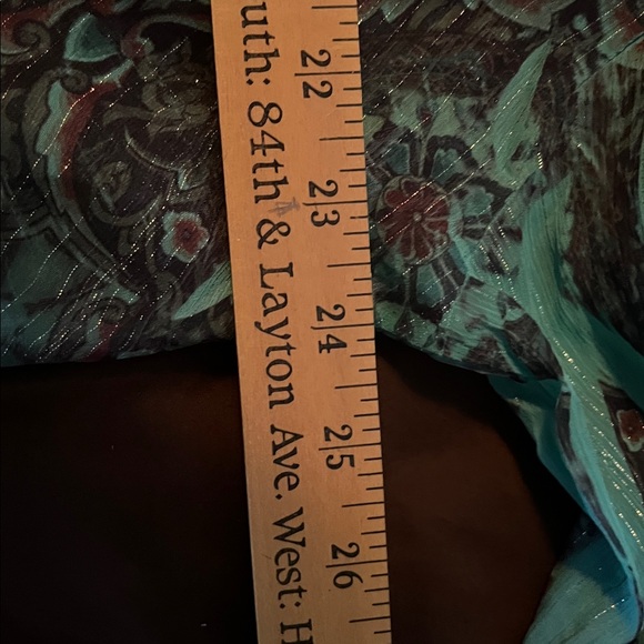 Gorgeous top with fun details - Picture 5 of 5